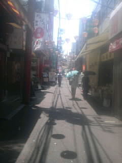 中華街の横道　暑かったです。